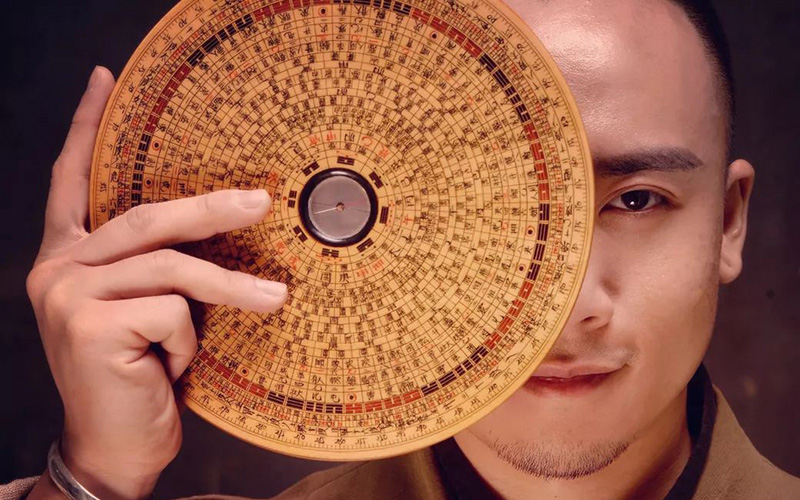 About Us 9 chuyen gia phong thuy 1