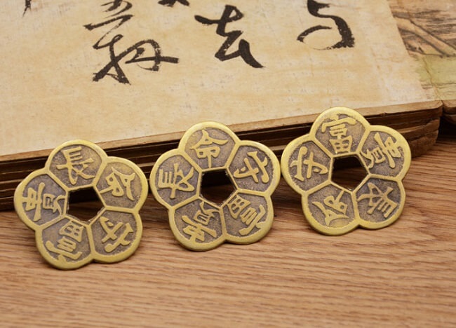 Đồng Xu Hoa Mai: Ý nghĩa, tác dụng và cách sử dụng 8 Tác dụng của đồng xu Hoa Mai trong phong thủy