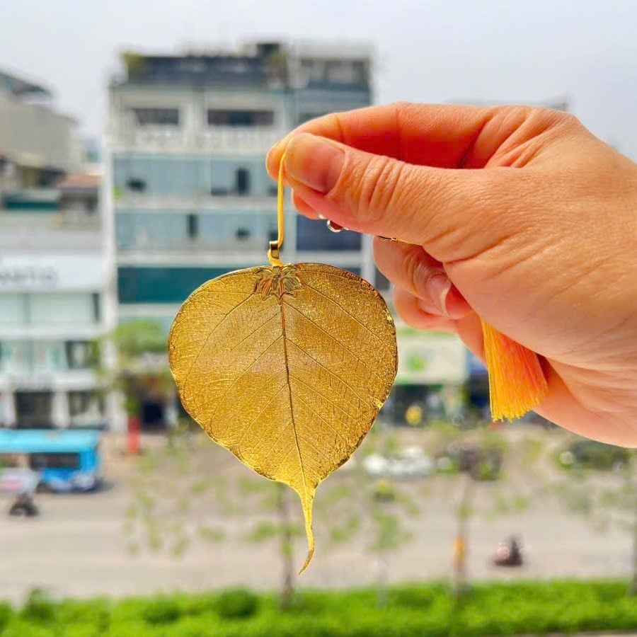 Lá bồ đề ép vàng