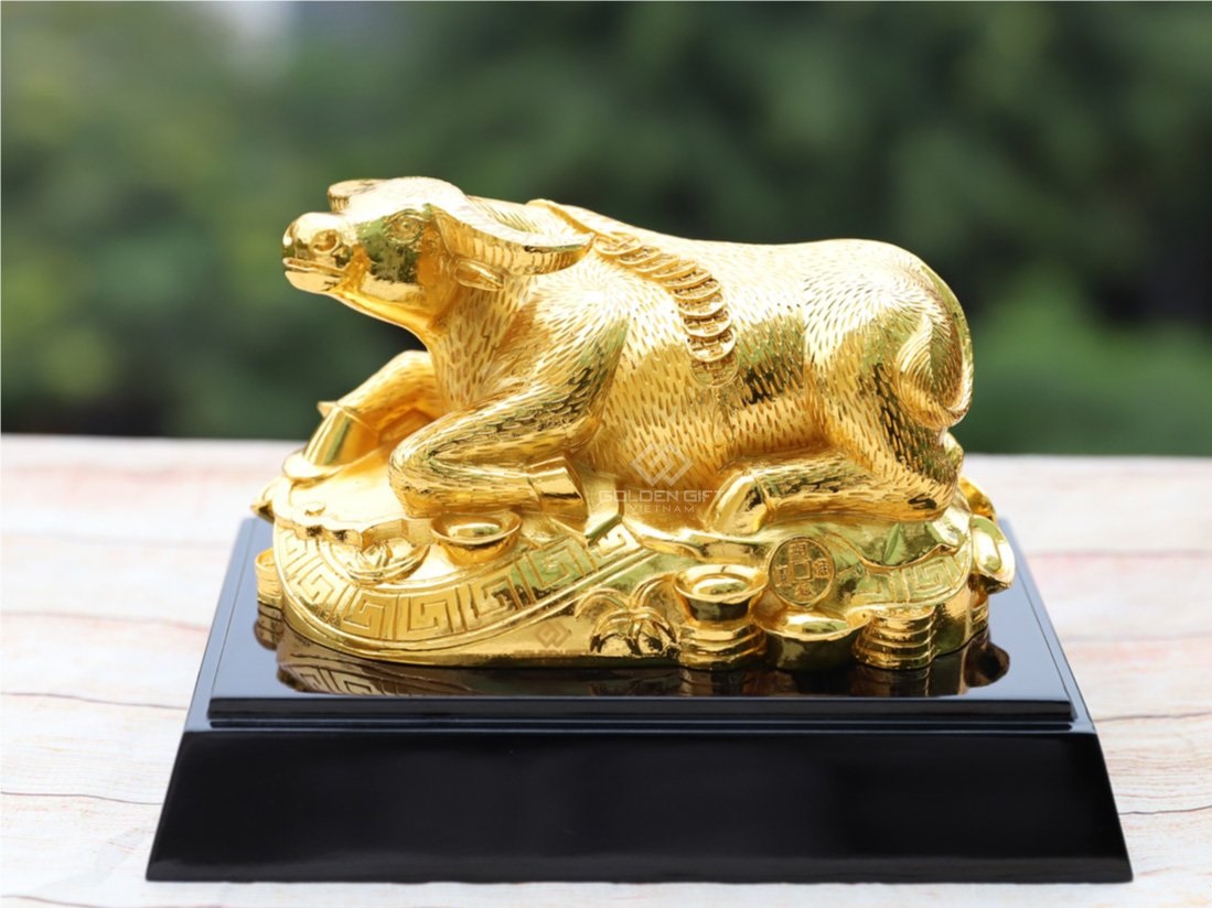 tượng trâu vàng