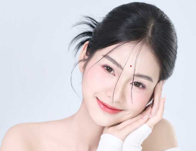 Nốt ruồi son là gì? Ý nghĩa nốt ruồi son trong nhân tướng học 5 not ruoi son o tran